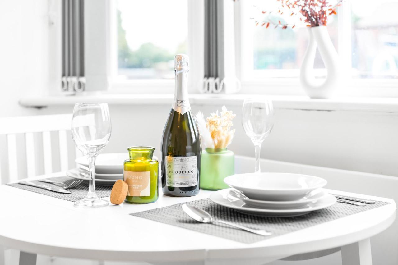 Beautiful Waterside Apartment - Parking - Perry Barr - Top Rated Birmingham Buitenkant foto