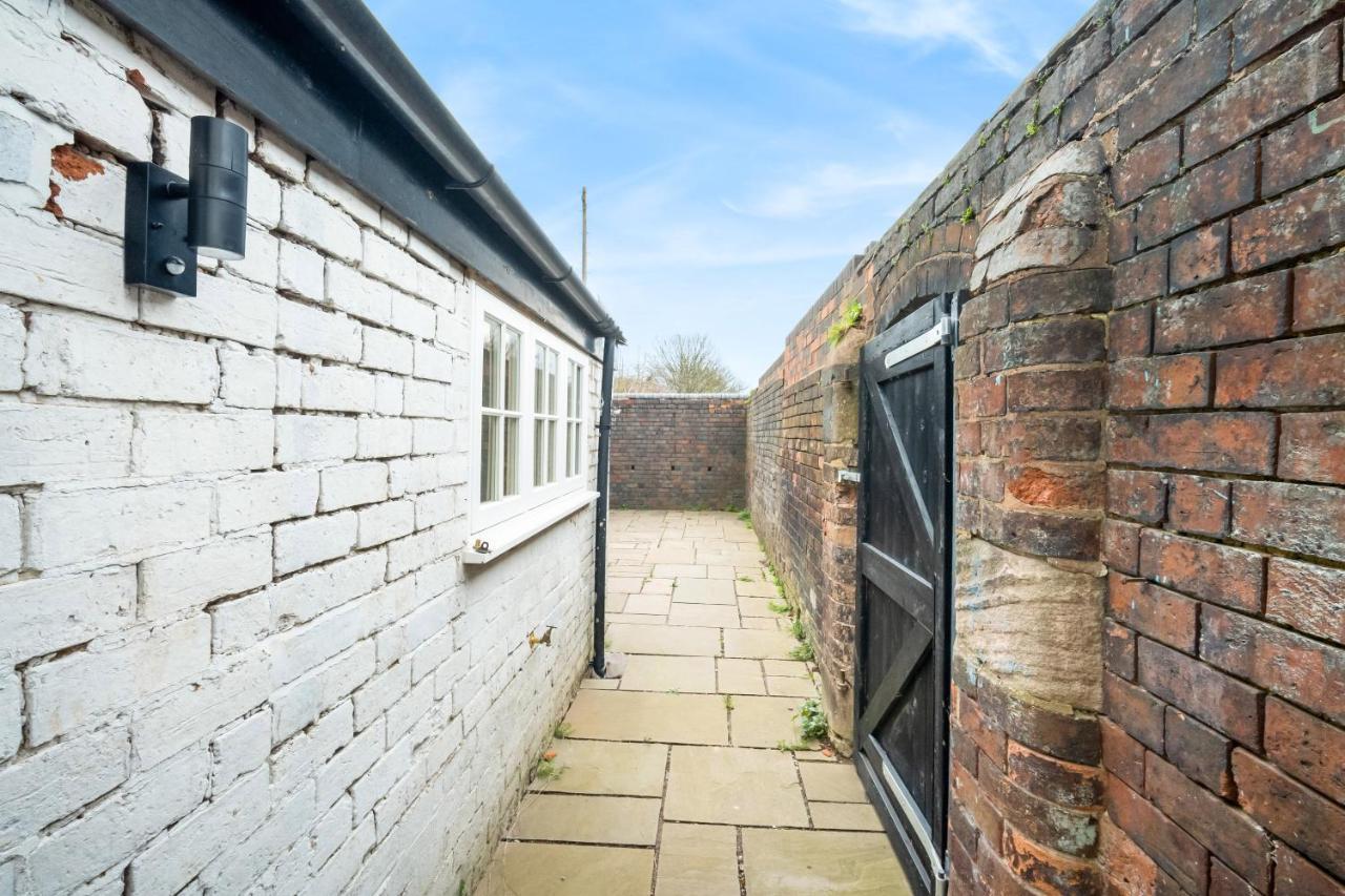 Beautiful Waterside Apartment - Parking - Perry Barr - Top Rated Birmingham Buitenkant foto