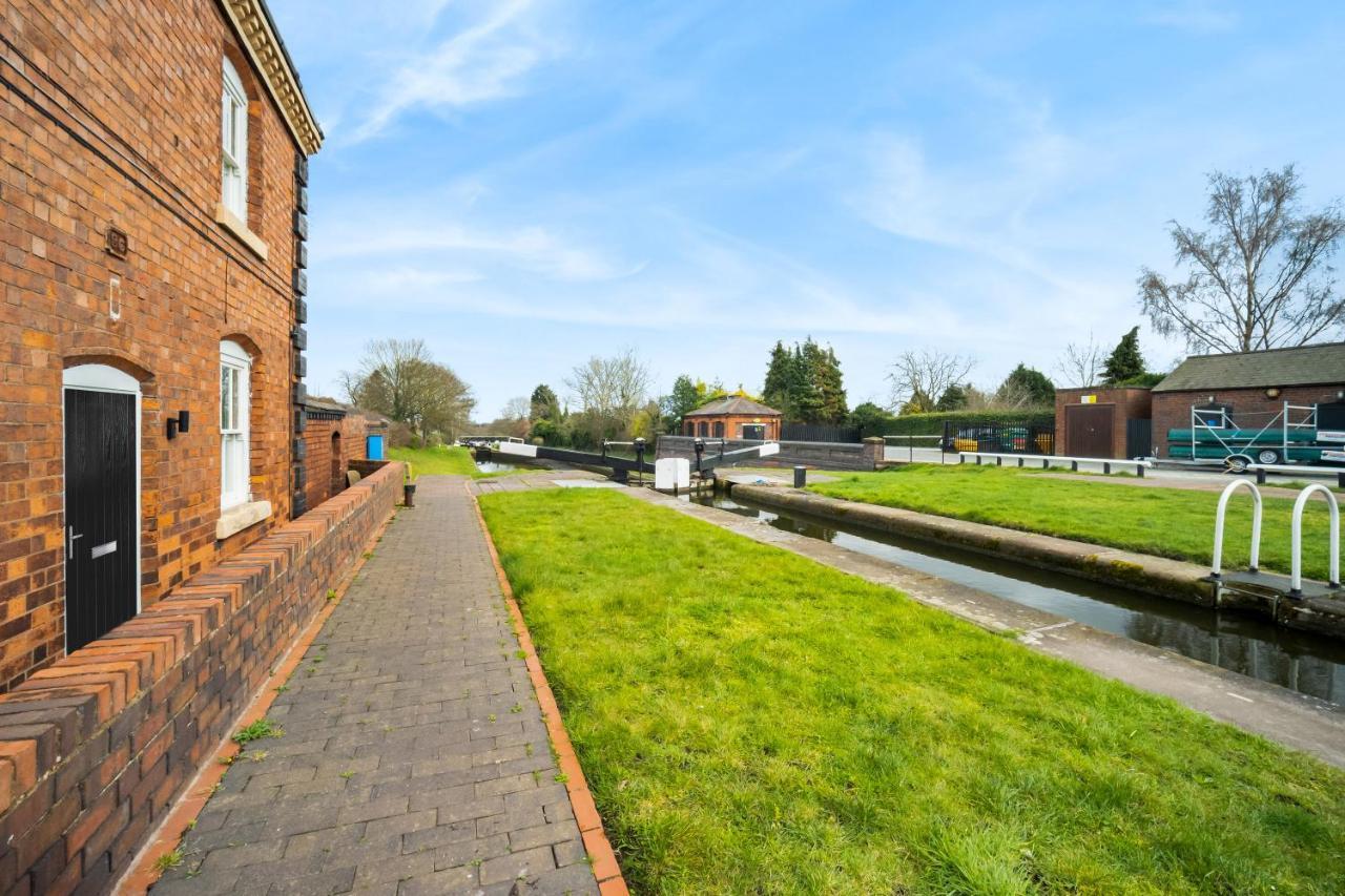 Beautiful Waterside Apartment - Parking - Perry Barr - Top Rated Birmingham Buitenkant foto