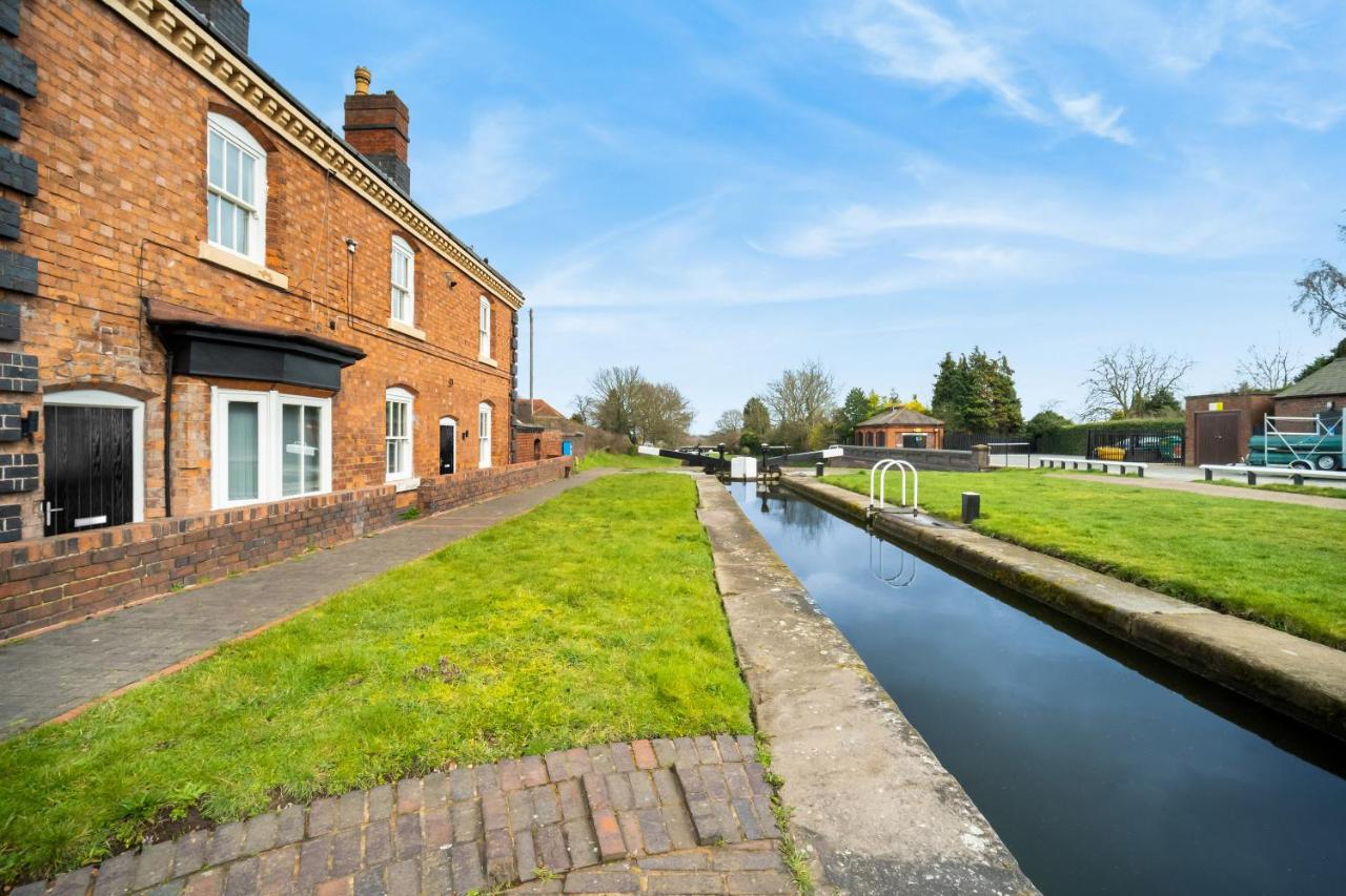 Beautiful Waterside Apartment - Parking - Perry Barr - Top Rated Birmingham Buitenkant foto